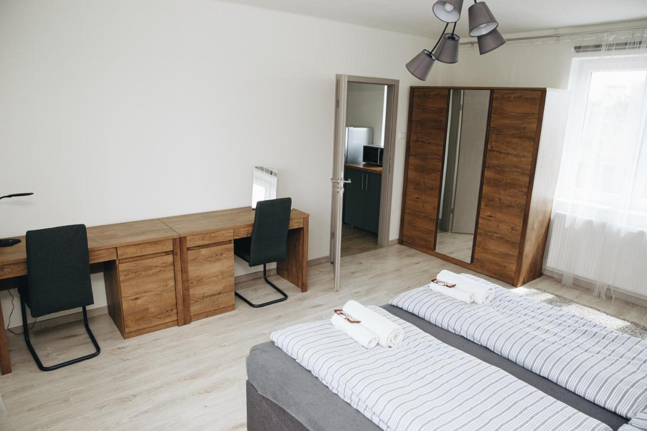 Alisa Apartments Kostomlaty nad Labem Екстериор снимка